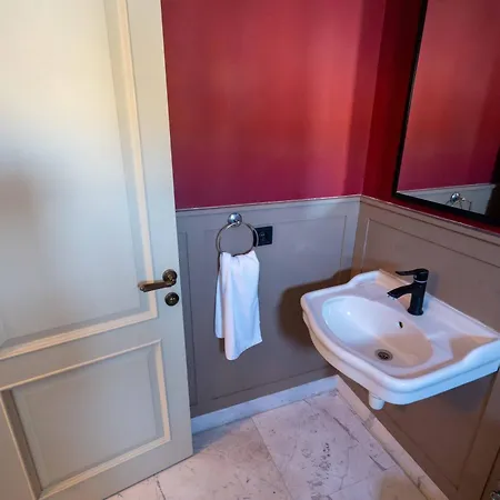 Avlulu Hotel Ayvalı