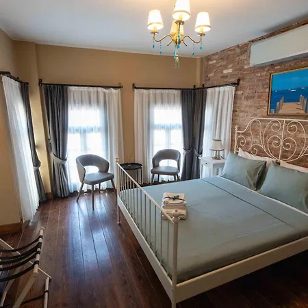 Avlulu Ayvalı