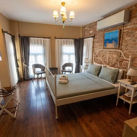 Avlulu Hotel 3*